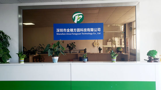 Sistema de sensor de estacionamento reverso com alcance de detecção de 0,3m ∼2,3m.